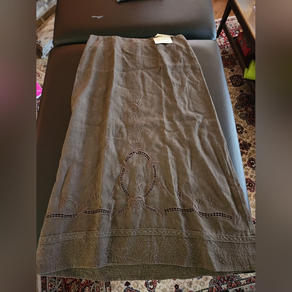 Embroidered skirt NWT